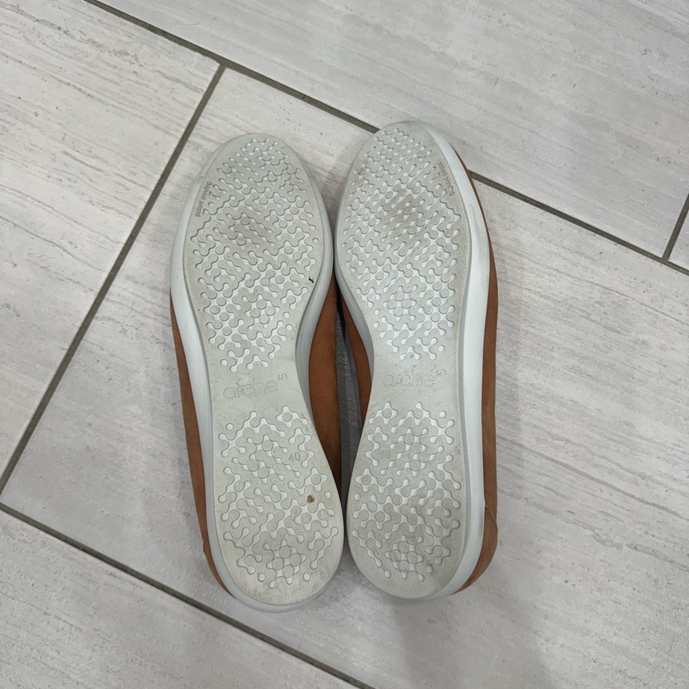 Arche Women’s Tan Loafers - Picture 4 of 11